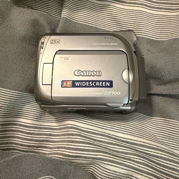 Canon Silver Digital Camcorder with 25x Optical Zoom - Picture 9 of 14